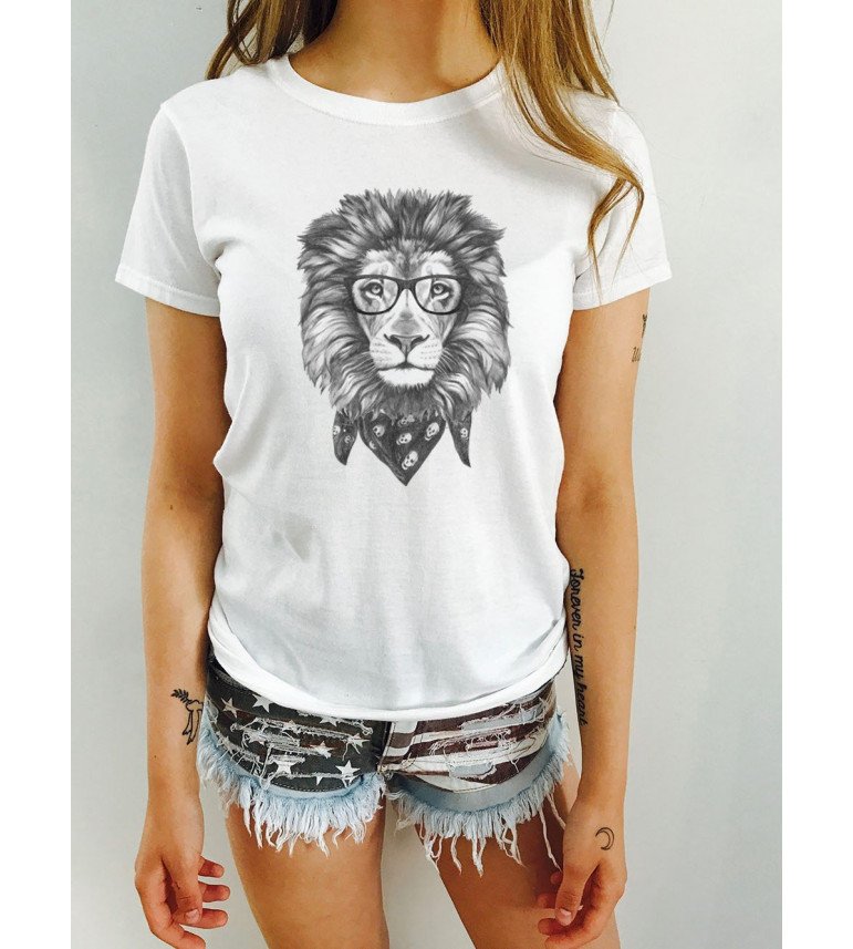 shirt with a lion on it