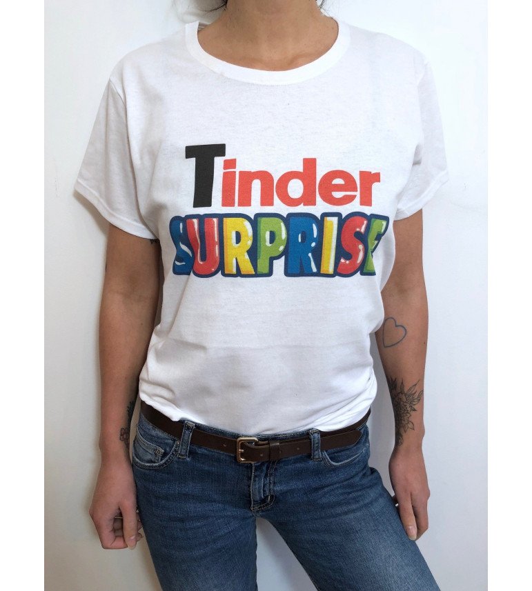 T-shirt Feme TINDER SURPRISE