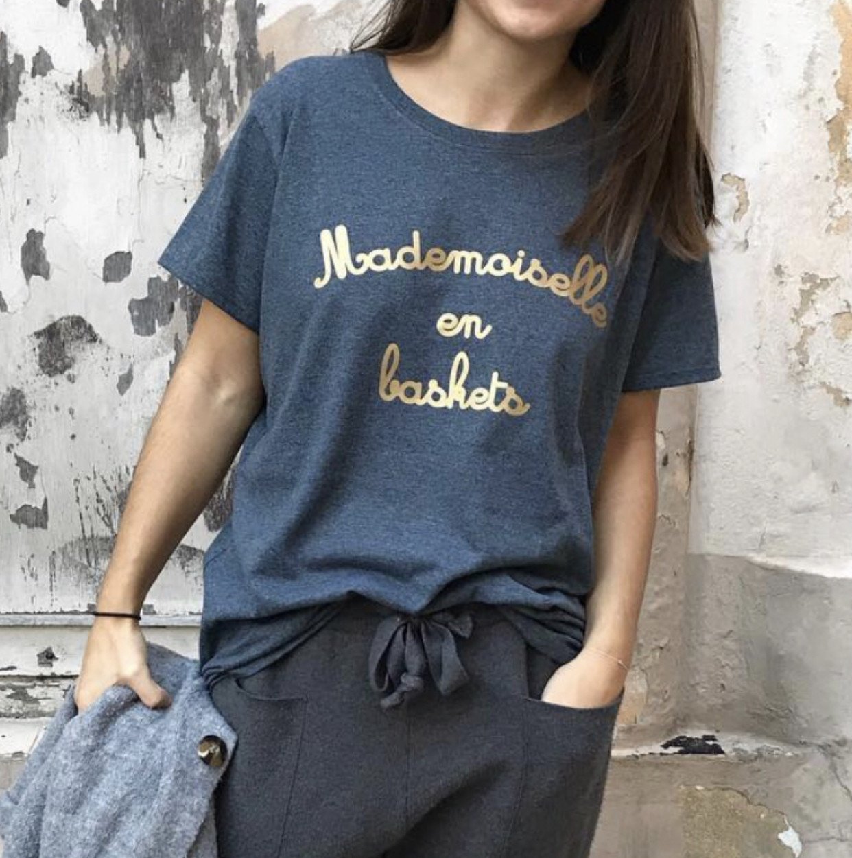 T-shirt Femme MADEMOISELLE EN BASKETS doré
