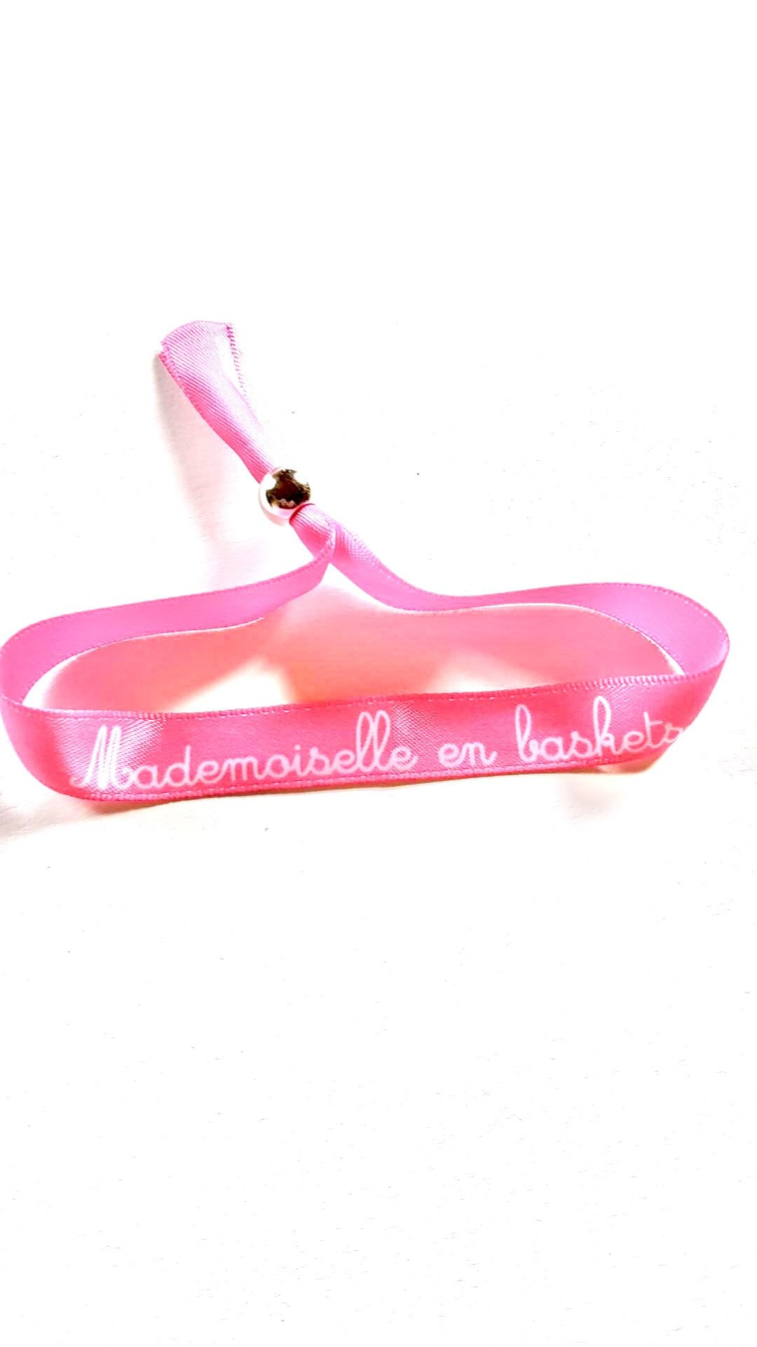 Bracelet ruban en satin rose Mademoiselle en Baskets